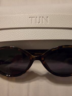 Women's TIJN Tortoiseshell Oval Sunglasses - Brown Lenses